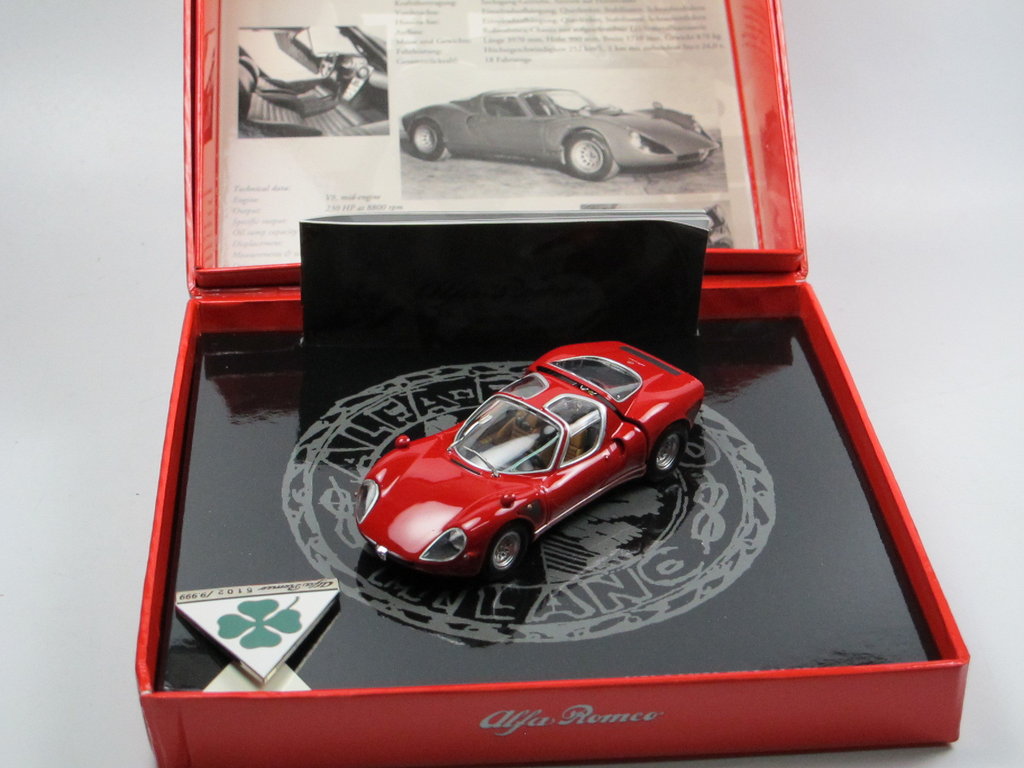 Minichamps 1968 Alfa Romeo Tipo 33 Stradale rot 1/43 Klappbox