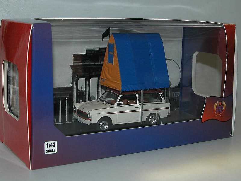 Trabant 601 mit Dachzelt Fertigmodell in Displayvitrine im Maßstab 1:43 
