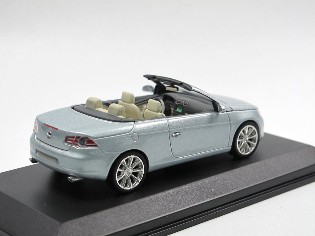 23.3.15.1 VW Volkswagen concept car UP UP blanc voiture 3 inch inches Norev 