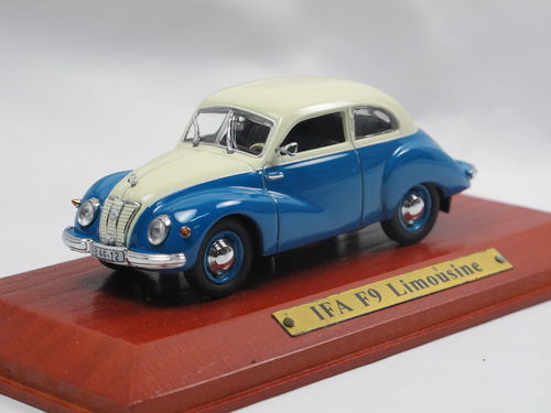 Atlas Verlag 1952 IFA F9 Limousine DDR blau/creme 1/43