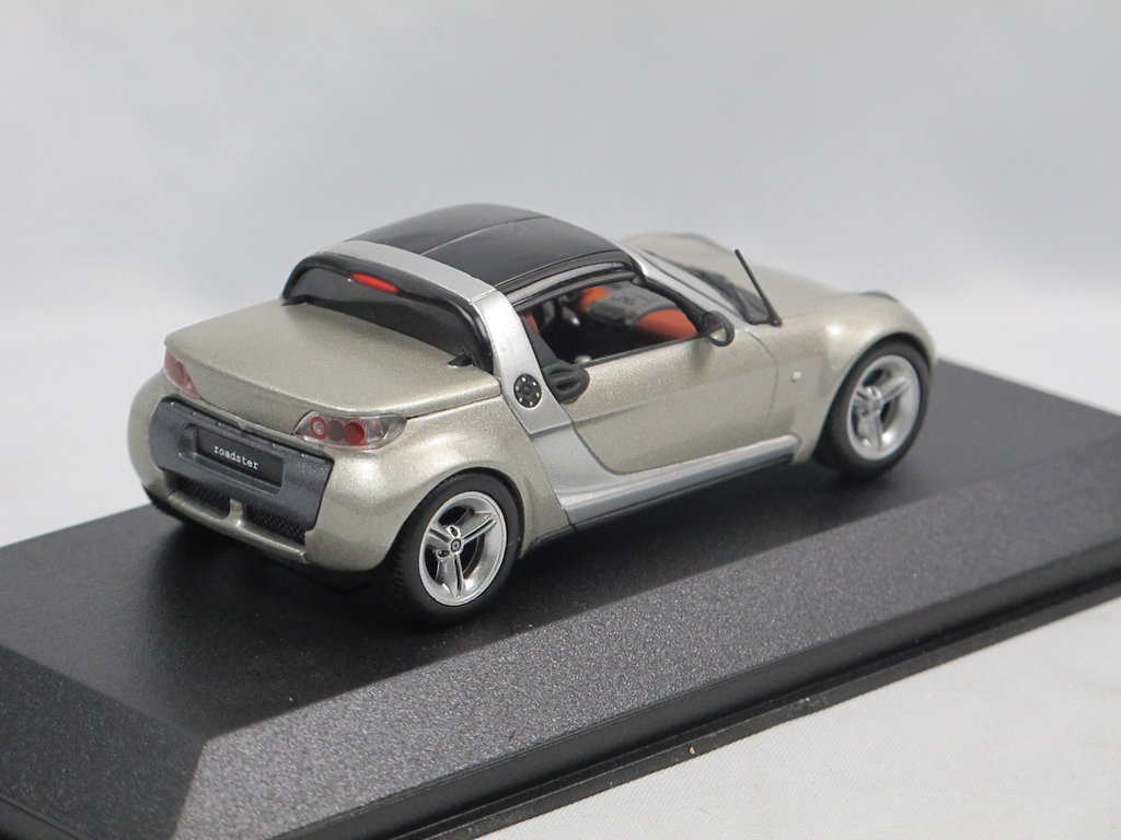 400 032121-1:43 champagner remix Minichamps Smart Roadster Coupe 
