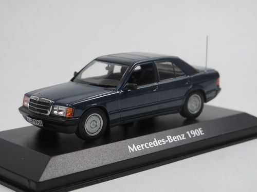 Maxichamps 1984 Mercedes-Benz 190E dunkelblau 1/43