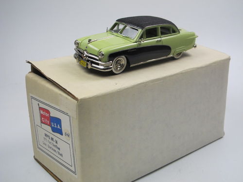 Motor City USA 1950 Ford Crestliner Chartreuse/Black 1/43
