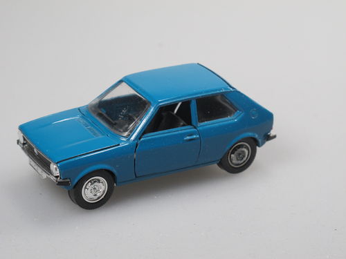 Schuco 1975 VW Polo I Typ 86 blau 1/43
