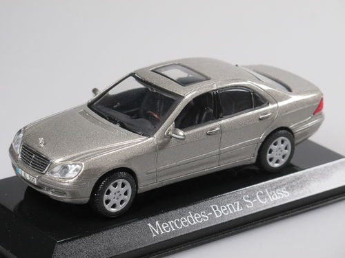 Maisto 1998 Mercedes-Benz S 500 W220 dunkelgrau 1/43