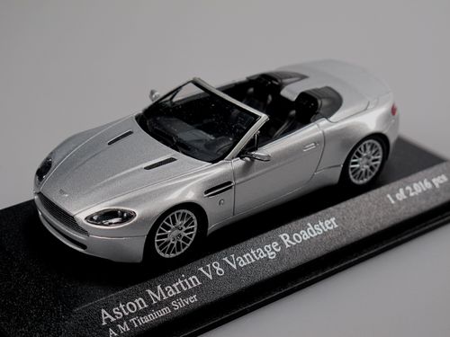 Minichamps 2009 Aston Martin V8 Vantage Roadster silber 1/43