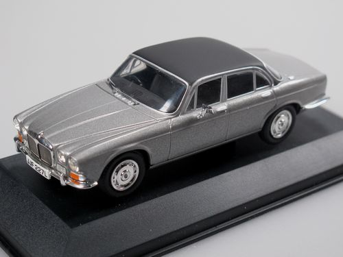 Vanguards 1969 Daimler Sovereign Series I silver/black 1/43