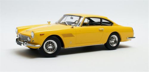 Matrix XL 1960 Ferrari 250 GTE 2+2 gelb 1/18